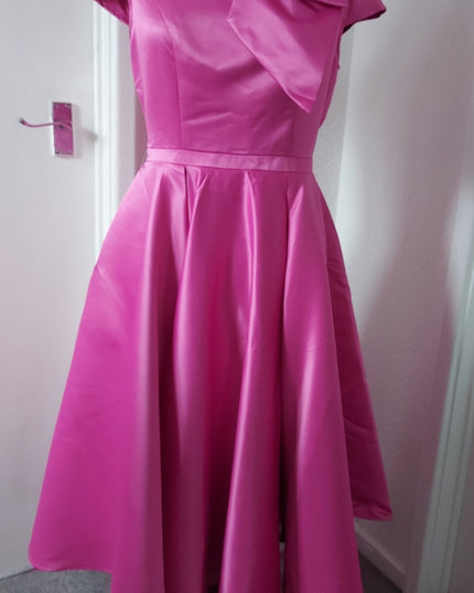 The bow-embellished retro bridal dress