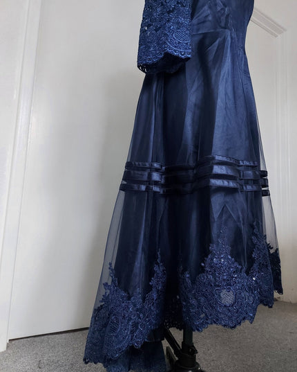 The midnight fold collar high-low mum dress